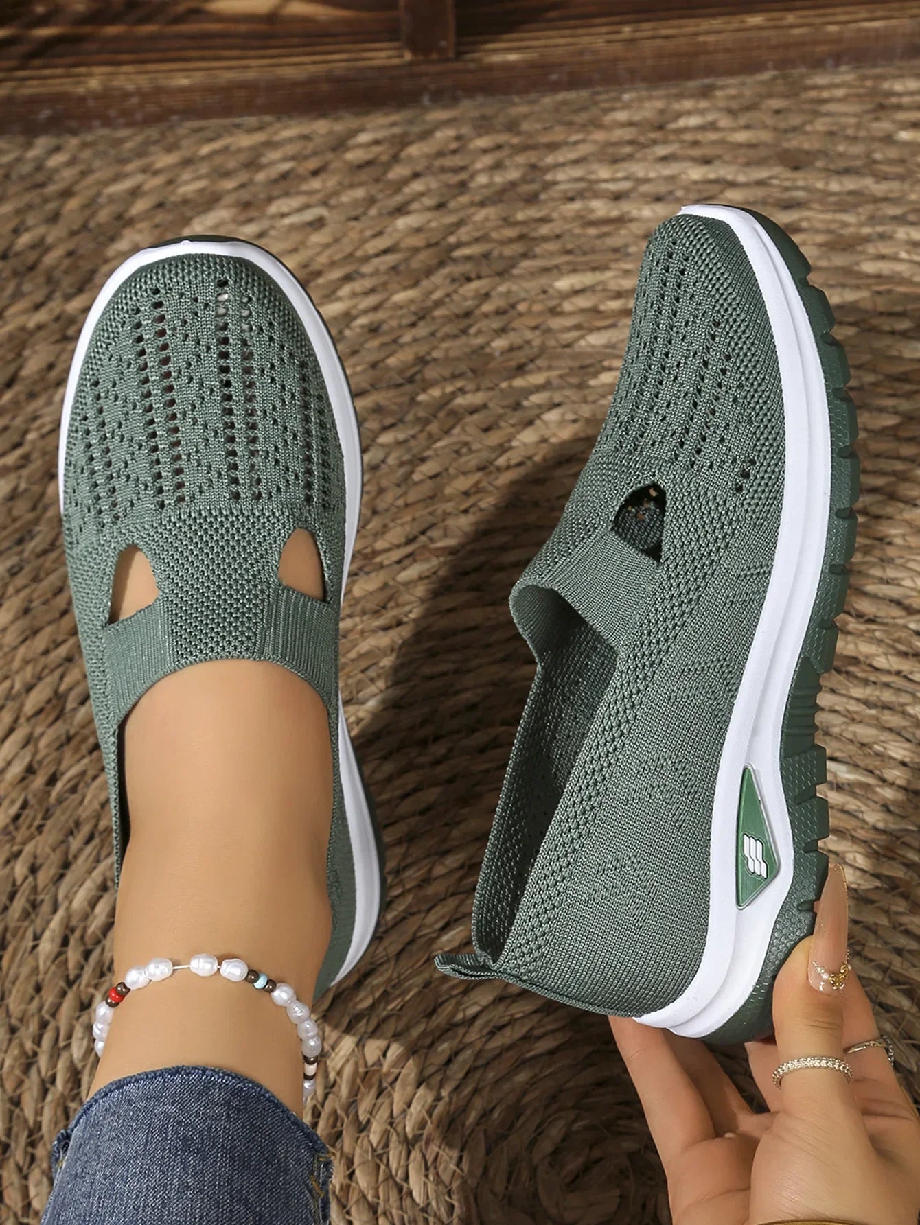 Women's Casual Sports Shoes with Breathable Mesh, Fashionable and Versatile, Soft Soles, Comfortable and Casual 2026 New