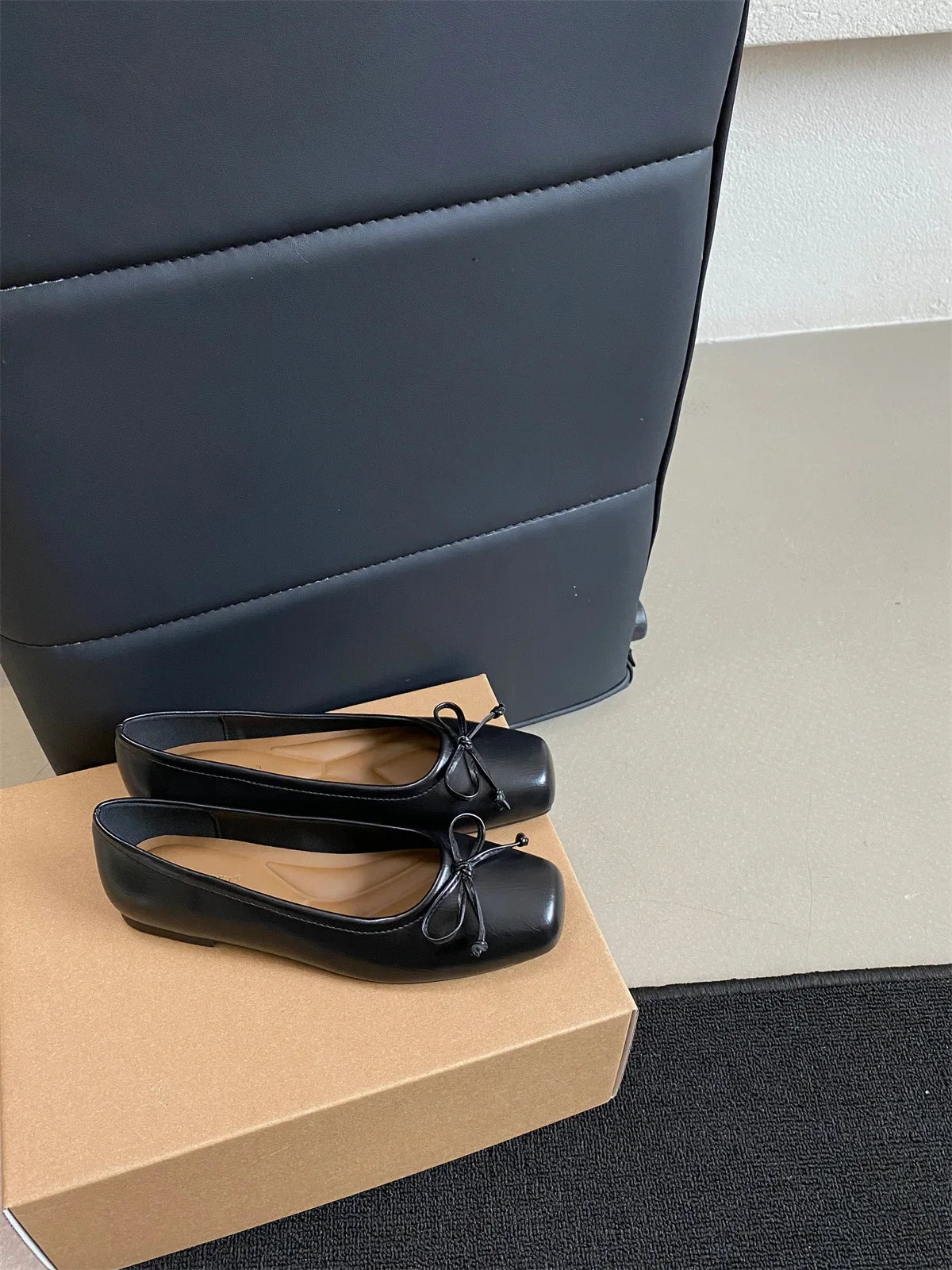 Gentle Fairy Style Flat Bottom Single Shoes Women's Spring 2025 New Butterfly Knot Square Head Silver Color Bean Shoes