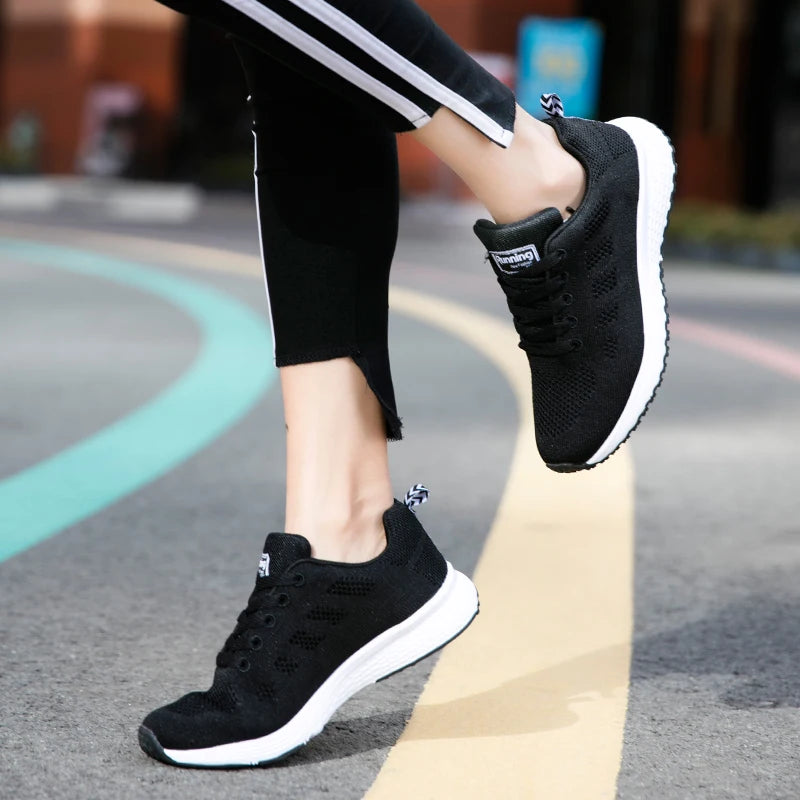 Breathable Women Running Shoes Lightweight Anti-slip Female Sports Shoes Outdoor Soft Women's Sneakers Lace Up Fashion Tennis