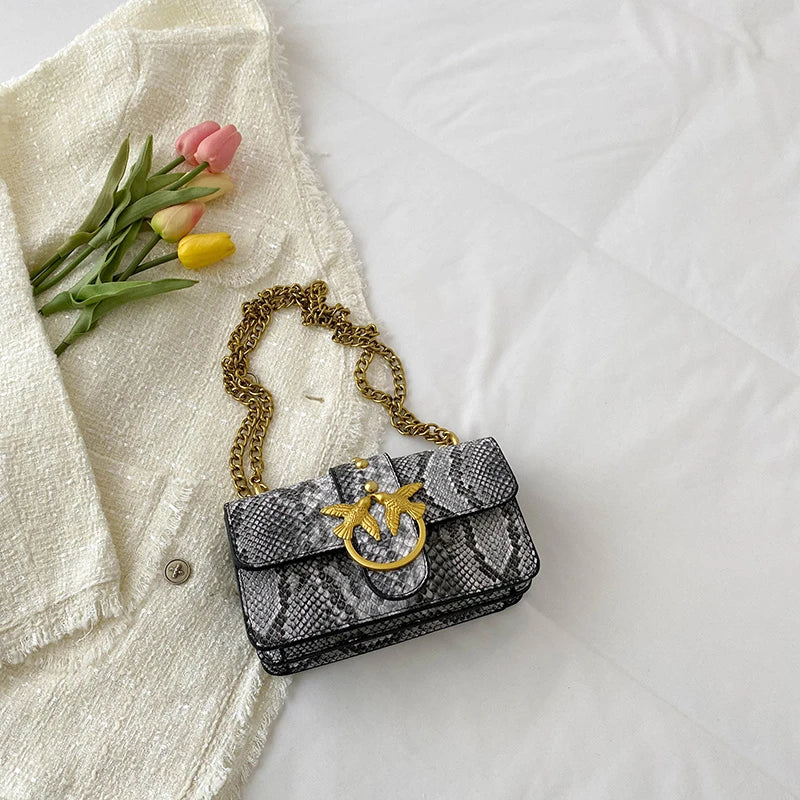 Light Luxury Elegant Retro Niche Heavy Work Design Crossbody Bag Stylish High End Purse for Women