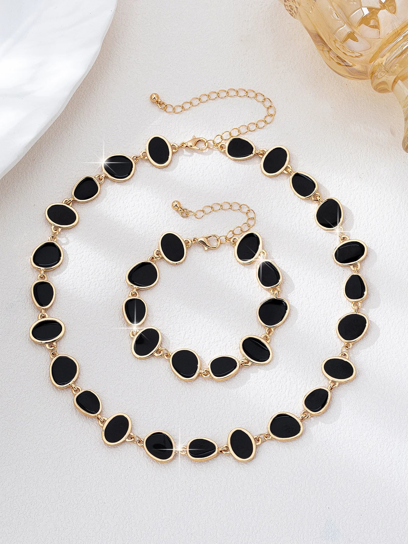 A Set of Trendy, Light Luxury, Casual, Stylish, Elegant and Versatile Women's Necklace and Bracelet Set