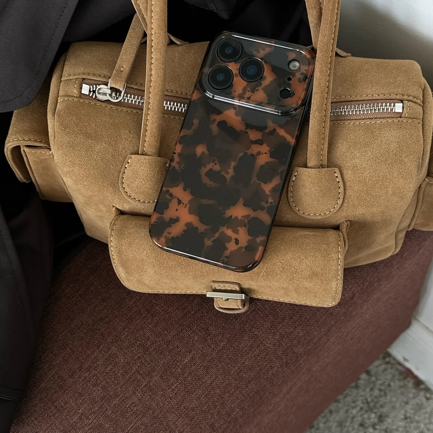 Retro Stylish Amber Color Lamber Pattern Glossy Phone Cover Case for iPhone 17 16 15 14 13 12 Pro Max Plus Air