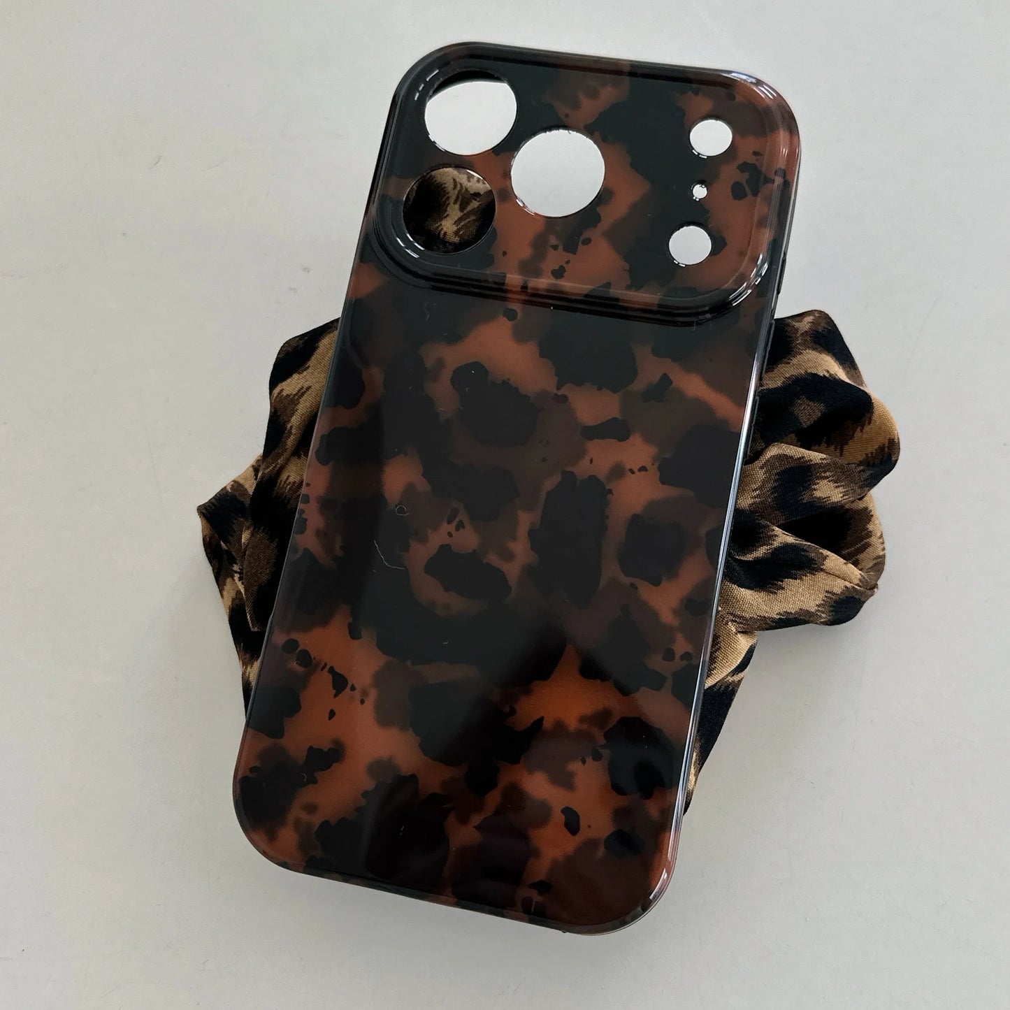 Retro Stylish Amber Color Lamber Pattern Glossy Phone Cover Case for iPhone 17 16 15 14 13 12 Pro Max Plus Air