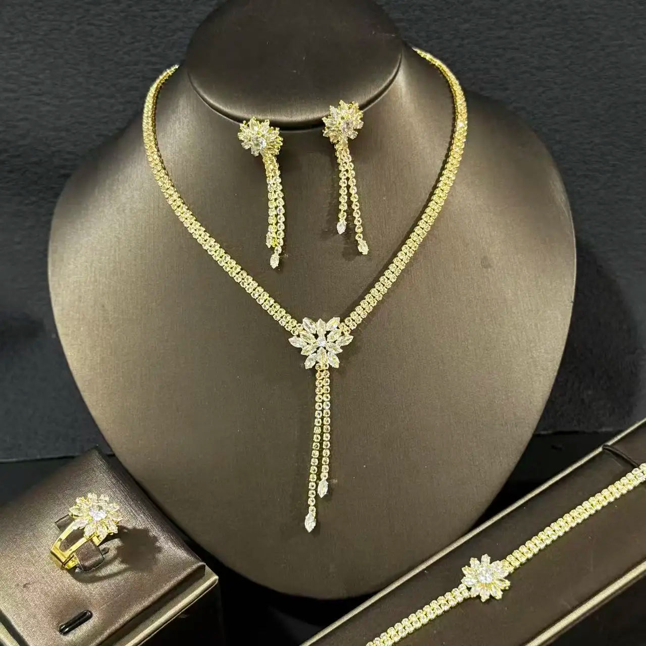 European and American jewelry necklace earrings bracelet ring five piece set European and American wedding accessories banquet d