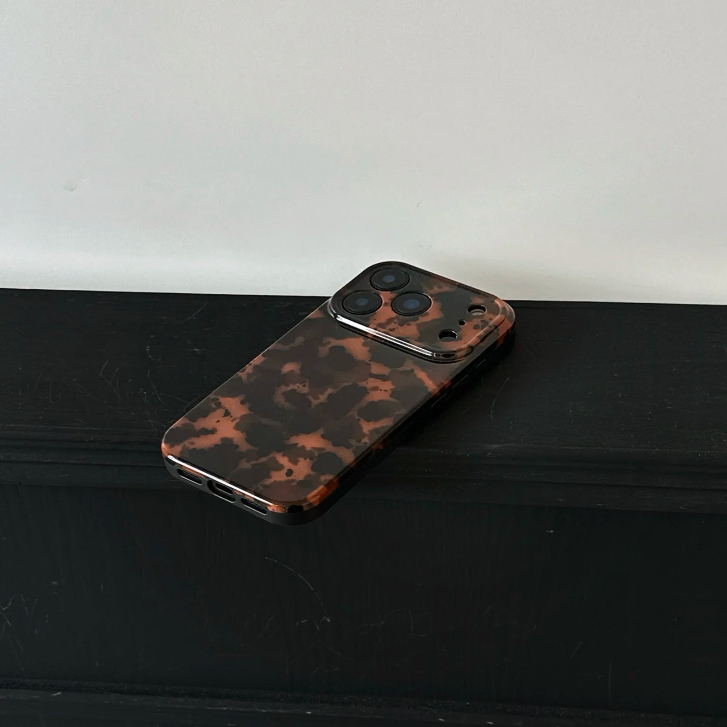 Retro Stylish Amber Color Lamber Pattern Glossy Phone Cover Case for iPhone 17 16 15 14 13 12 Pro Max Plus Air