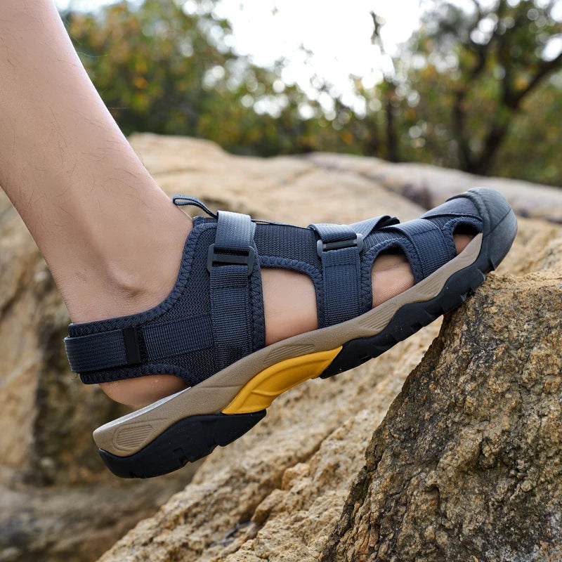 Men's Casual Mesh Outdoor Beach Sandals Fashion Light Breathable Shoes Men Anti-slip Waterproof Sandals Man Comfortable Sneakers