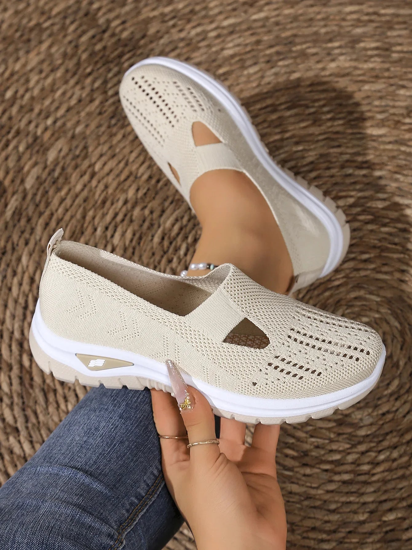 Women's Casual Sports Shoes with Breathable Mesh, Fashionable and Versatile, Soft Soles, Comfortable and Casual 2026 New