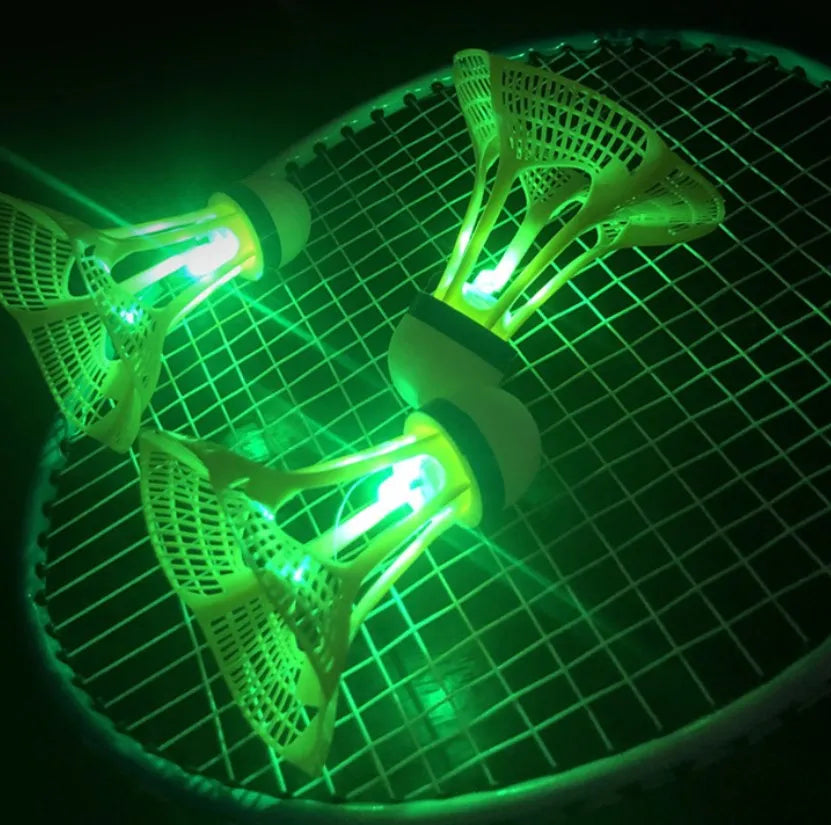 LED Luminous Badminton Shuttlecock Glow in The Dark Nylon Birdies Windproof Outdoor Night Training Sports Fitness Green Red