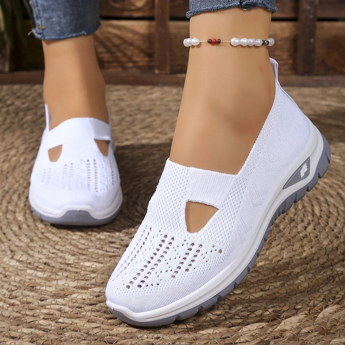 Women's Casual Sports Shoes with Breathable Mesh, Fashionable and Versatile, Soft Soles, Comfortable and Casual 2026 New