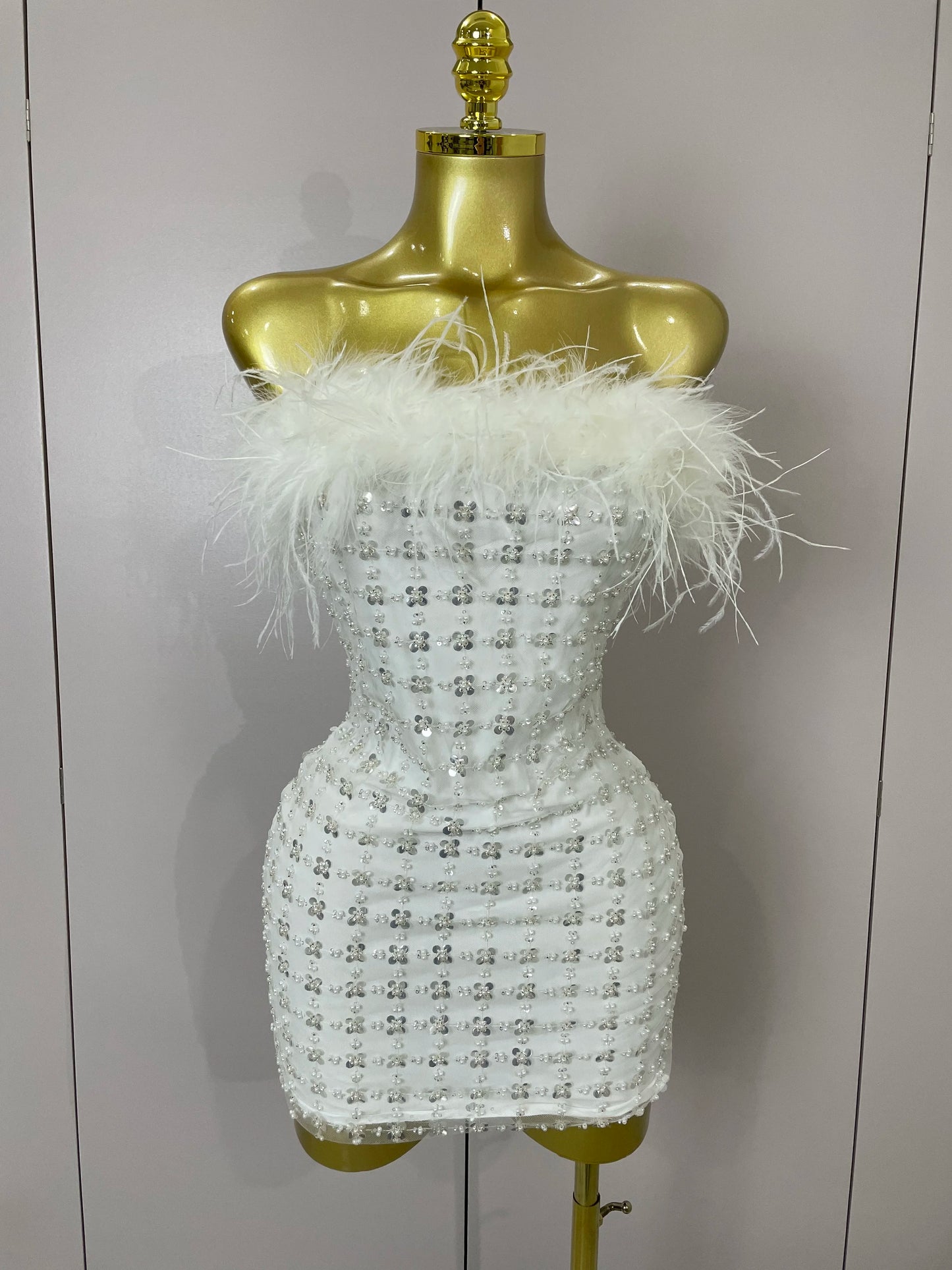 Shinning White Feathers Sequins Straples Bodycon Mini Dress 2025 Women Fashion Celebrate Luxury Birthday Party Cocktail Dress