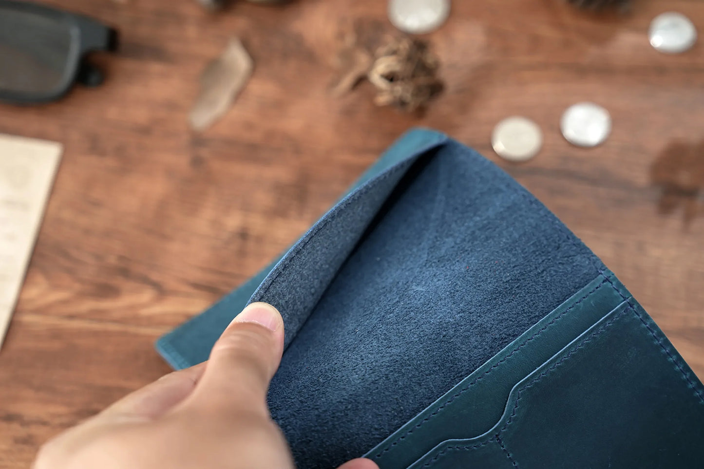 Leather Passport Holder for Travel Essentials, Slim Passport Cover Case Travel Wallet Bifold Credit Card Bag for Women Men