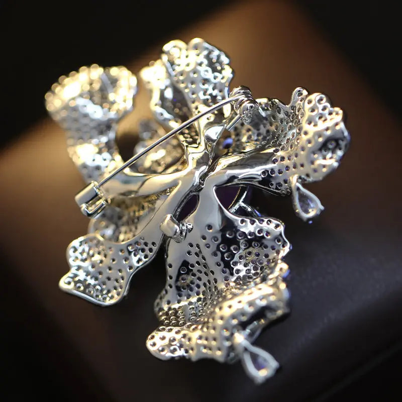 2026 Woman Brooches Luxury Designer Rose Butterfly Dragonfly Vase Bow Broche Pin Micro-inlaid Zircon Elegant Coat Accessories