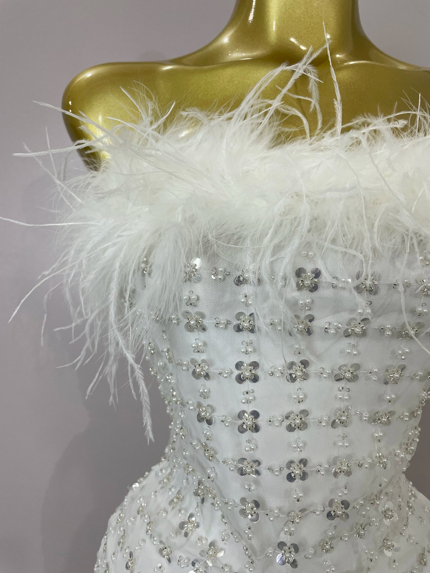 Shinning White Feathers Sequins Straples Bodycon Mini Dress 2025 Women Fashion Celebrate Luxury Birthday Party Cocktail Dress