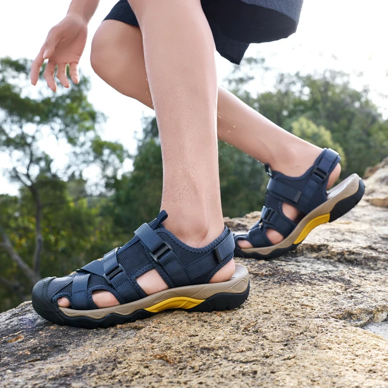 Men's Casual Mesh Outdoor Beach Sandals Fashion Light Breathable Shoes Men Anti-slip Waterproof Sandals Man Comfortable Sneakers