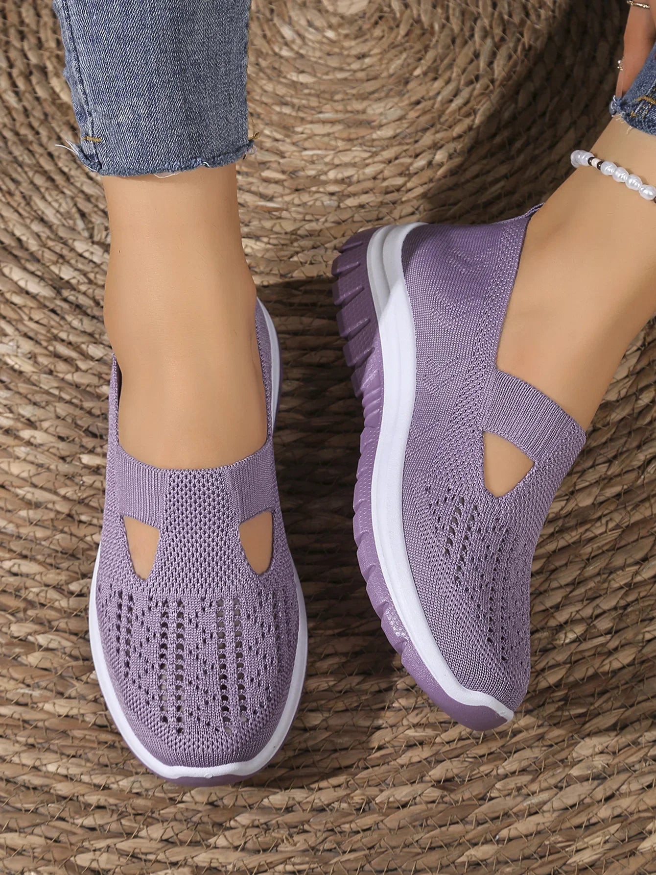 Women's Casual Sports Shoes with Breathable Mesh, Fashionable and Versatile, Soft Soles, Comfortable and Casual 2026 New