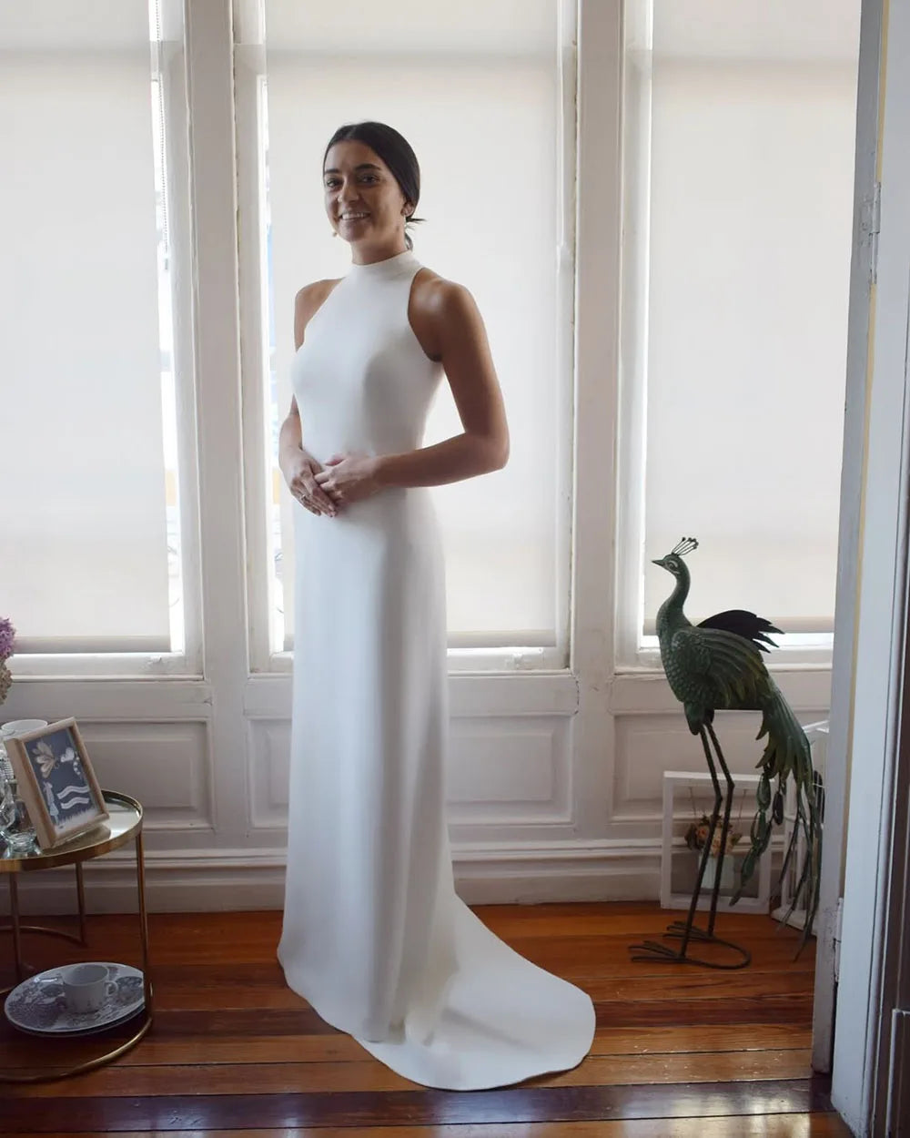 Customized Modern Bridal Dress 2025 Wedding Dress Halter Neck Backless Buttons Bridal Dress Elegant Sheath Wedding Party Dress