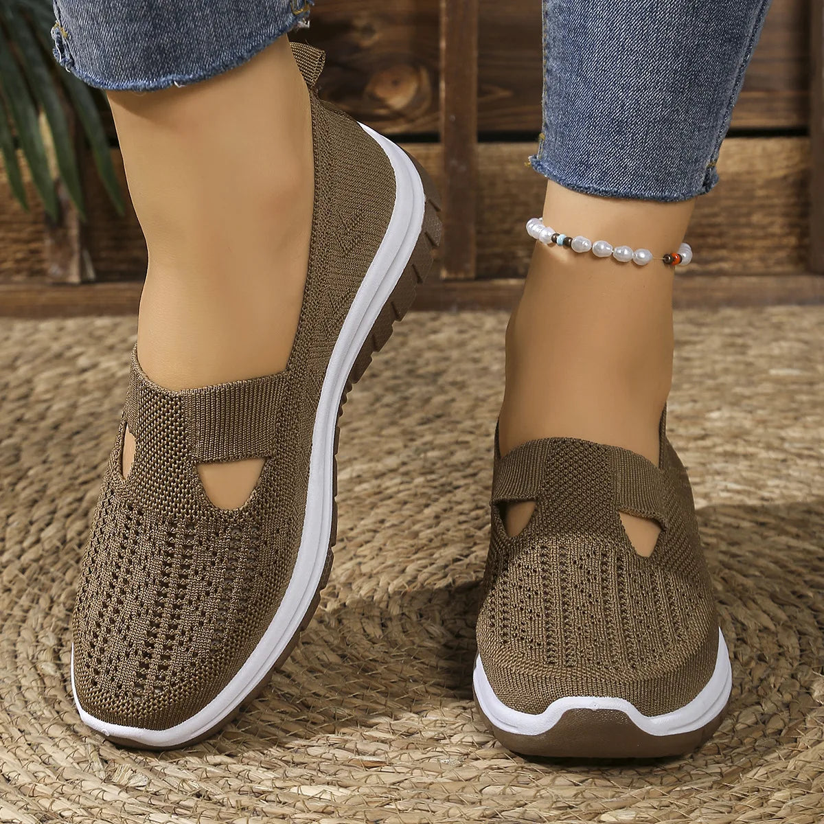Women's Casual Sports Shoes with Breathable Mesh, Fashionable and Versatile, Soft Soles, Comfortable and Casual 2026 New