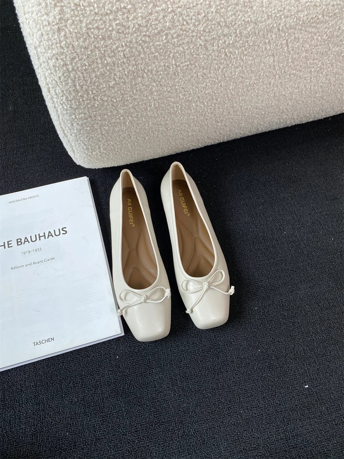 Gentle Fairy Style Flat Bottom Single Shoes Women's Spring 2025 New Butterfly Knot Square Head Silver Color Bean Shoes