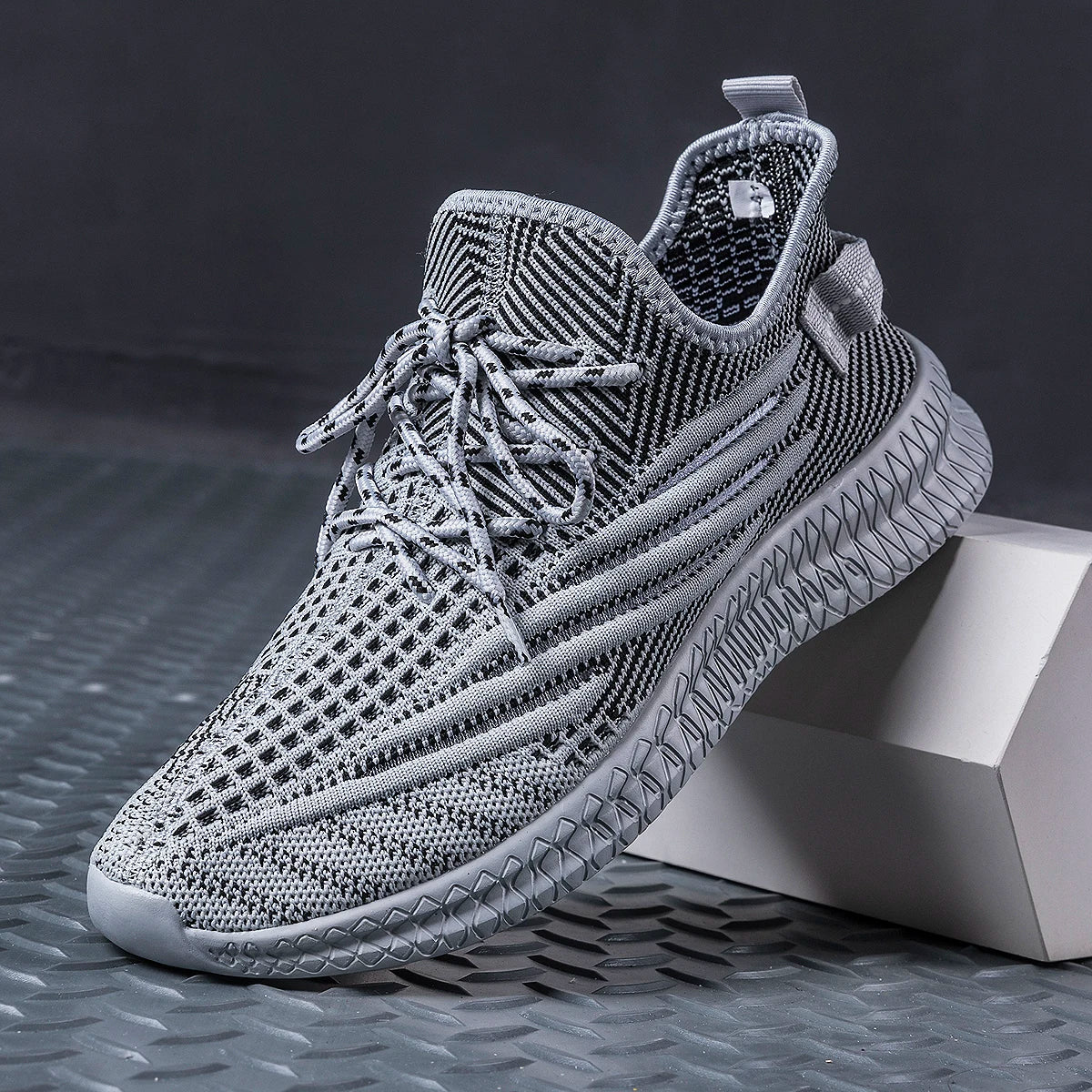 2023 Mesh Men casual shoes Summer Breathable Sneakers Comfortable Lightweight Walking Footwear Male Running Sport Shoes