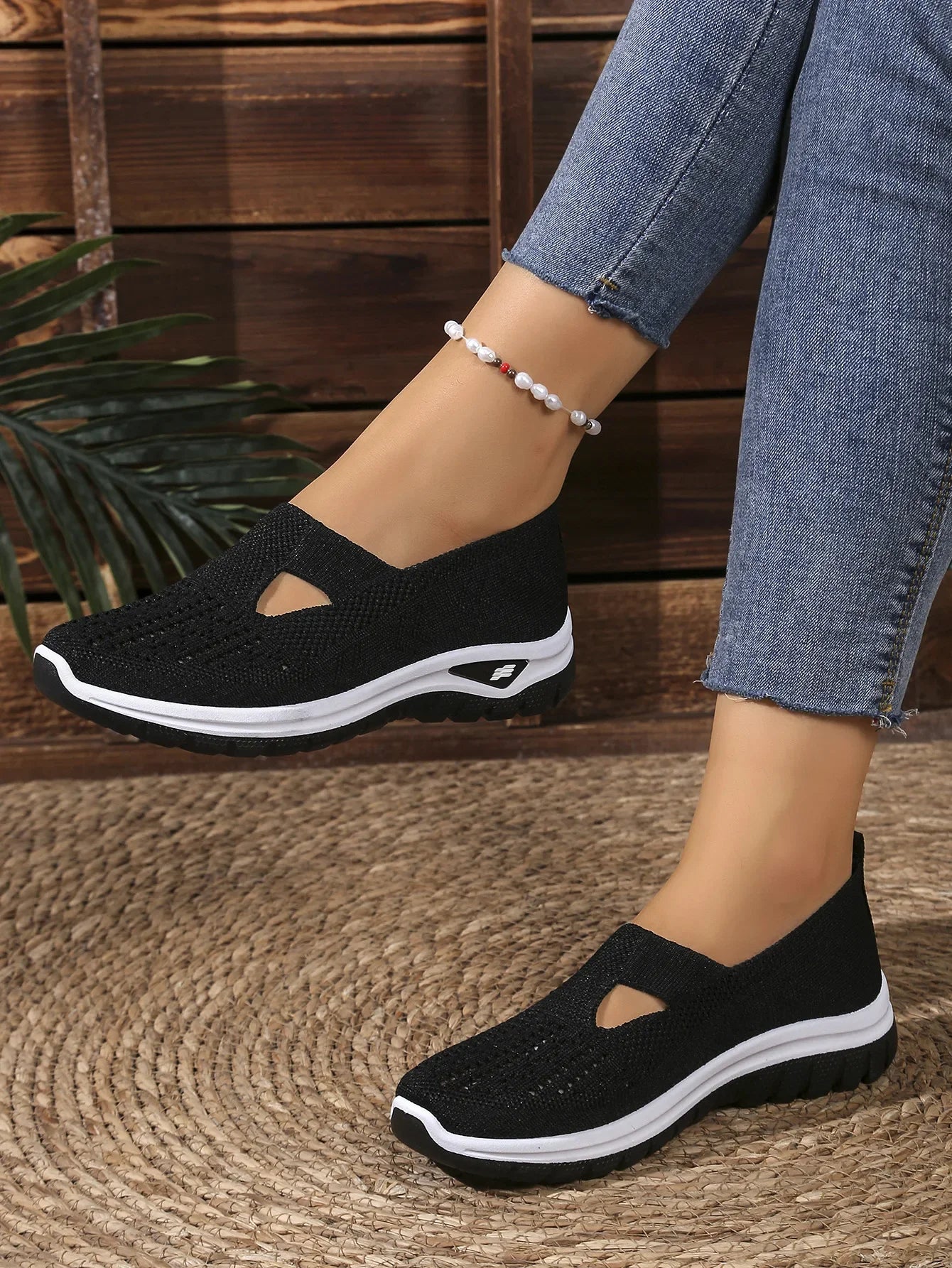 Women's Casual Sports Shoes with Breathable Mesh, Fashionable and Versatile, Soft Soles, Comfortable and Casual 2026 New