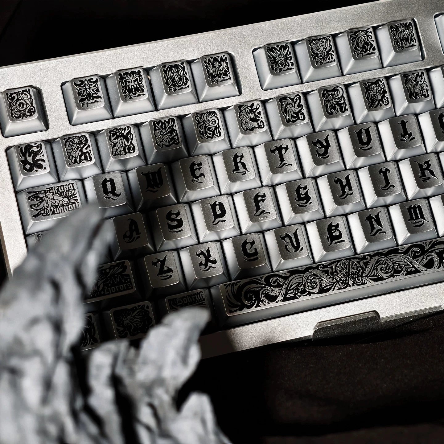Cthulhu PBT Keycaps Set,130 Keys Custom Black Silver Metallic Silver Finish Cherry Profile Keycap For MX Mechanical Keyboard