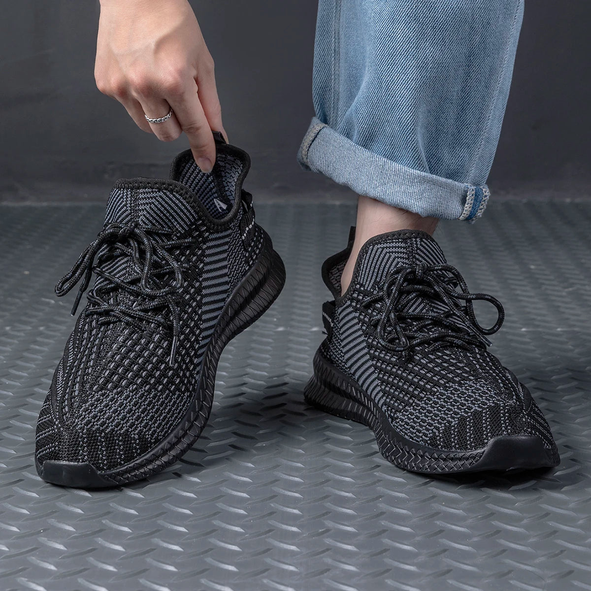 2023 Mesh Men casual shoes Summer Breathable Sneakers Comfortable Lightweight Walking Footwear Male Running Sport Shoes