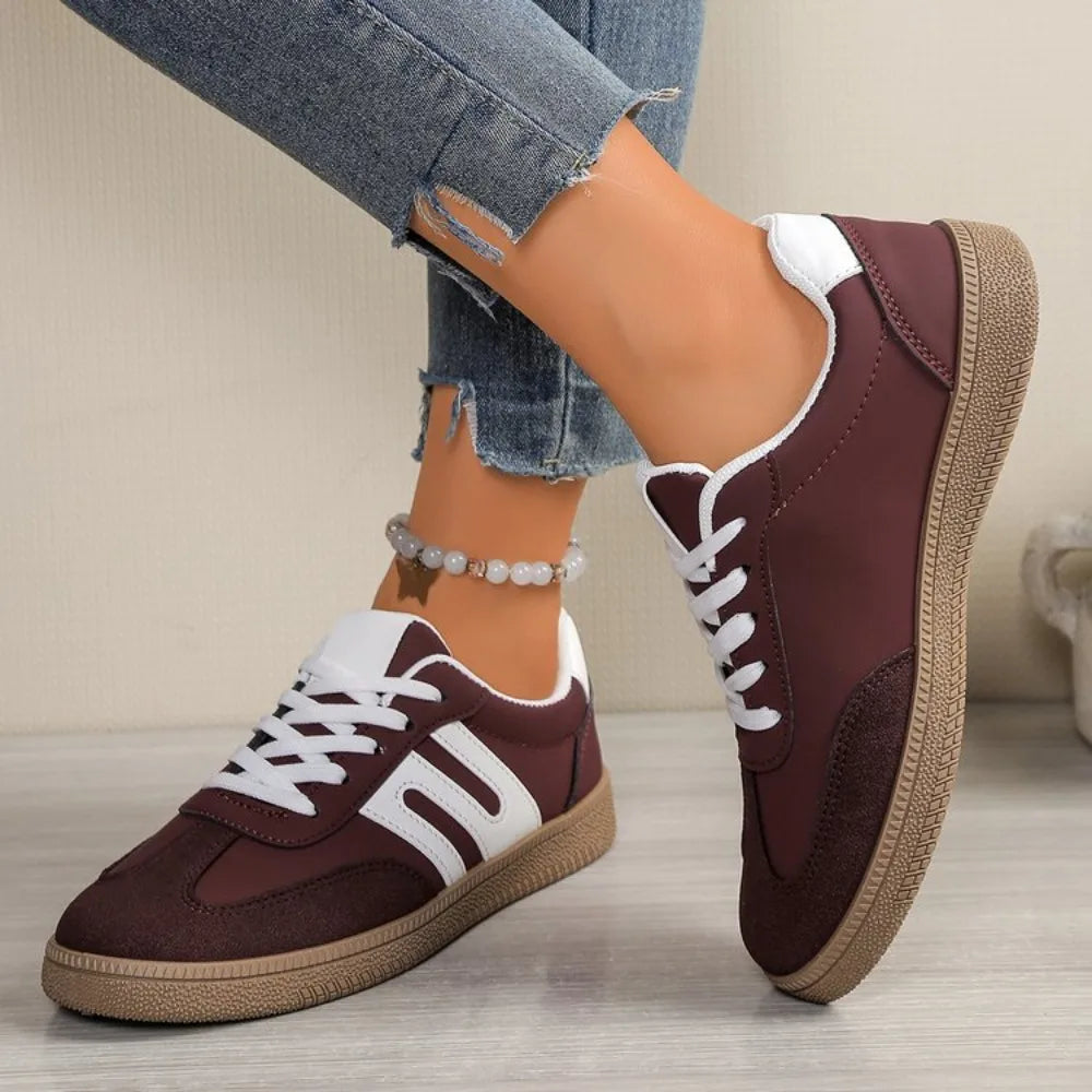 Fashion Black White Striped Flat Sneakers Women Lightweight Lace Up Sports Shoes Woman Non Slip Breathable Casual Sneakers