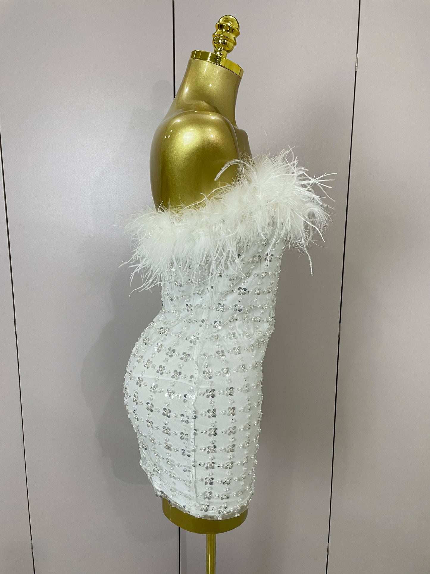 Shinning White Feathers Sequins Straples Bodycon Mini Dress 2025 Women Fashion Celebrate Luxury Birthday Party Cocktail Dress