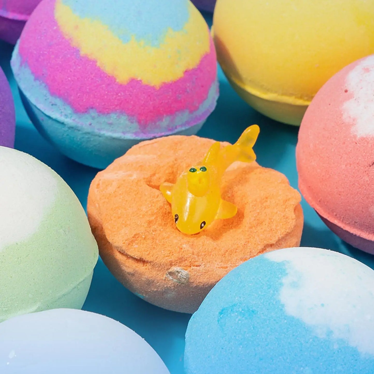 12Pcs Ocean Themed Bath Bombs Gift Set with Surprise Sea Animal Toys Inside Natural Bubble Bath Salt Balls for Kids Holiday Gift