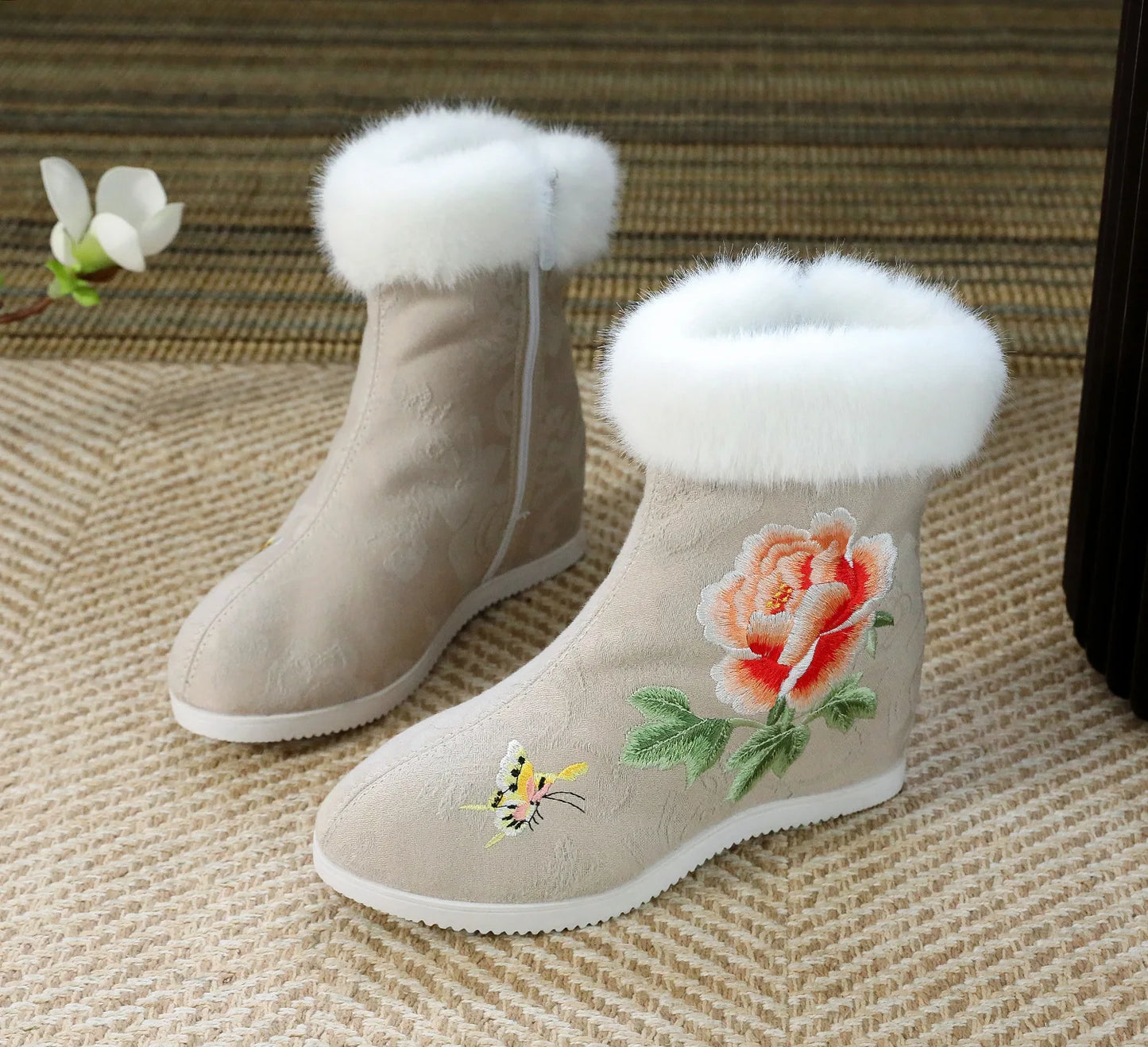 Winter Fashion Shoes Embroidered Fur Boots For Woman Bota Ancient Costume Botines Para Mujeres Hanfu Women's Boots Botas Mujer