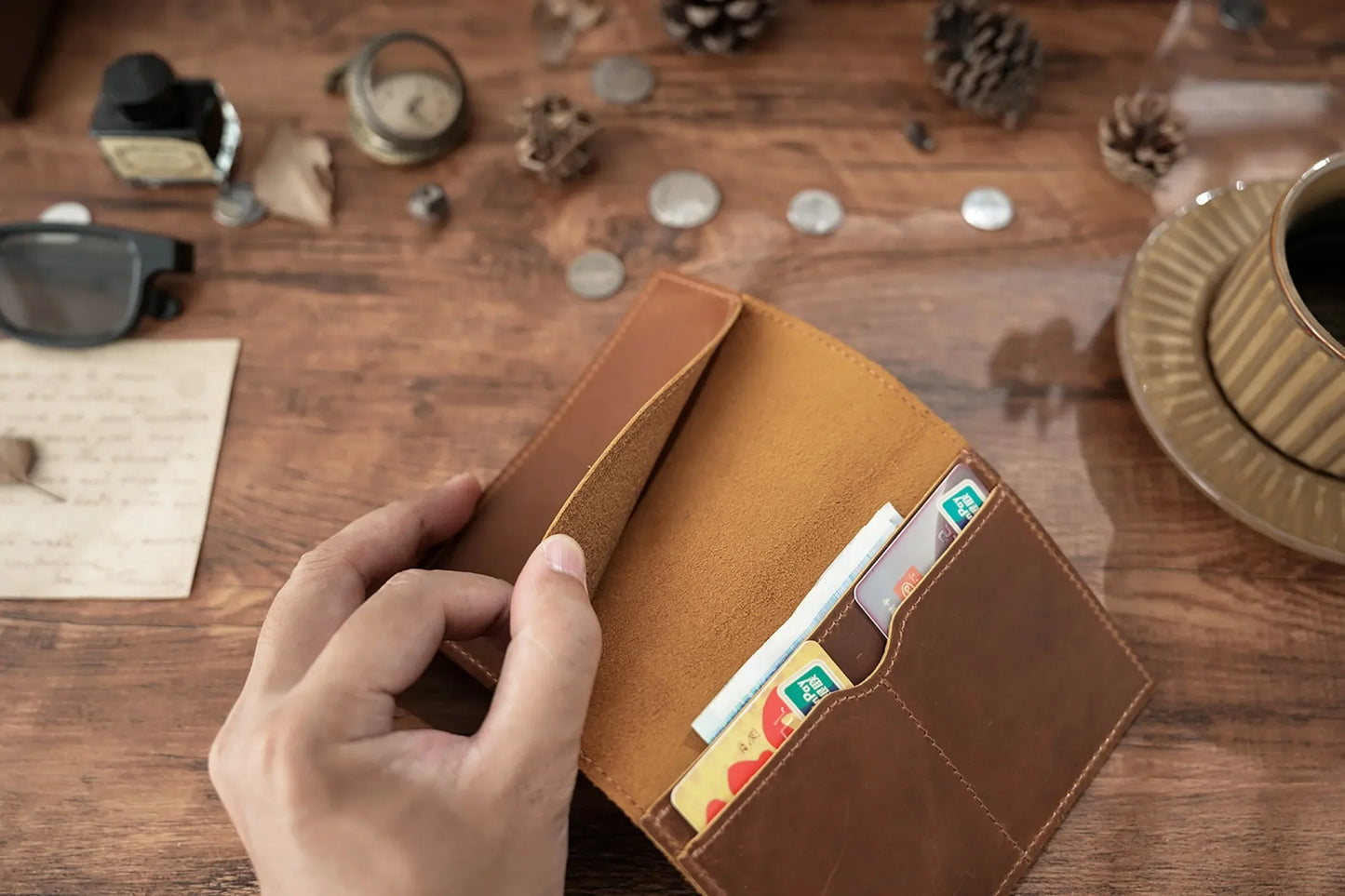 Leather Passport Holder for Travel Essentials, Slim Passport Cover Case Travel Wallet Bifold Credit Card Bag for Women Men