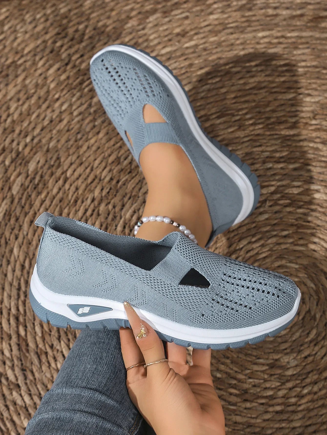 Women's Casual Sports Shoes with Breathable Mesh, Fashionable and Versatile, Soft Soles, Comfortable and Casual 2026 New