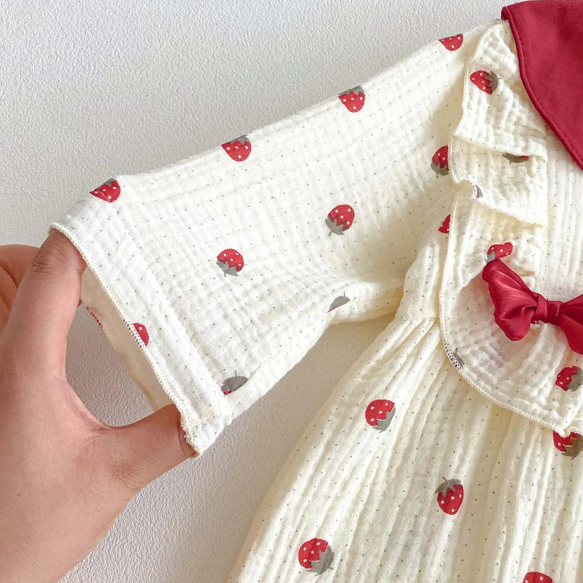 Instagram Spring and Autumn Baby Princess Jumpsuit Baby Girl Cherry Cotton Long Sleeve Jumpsuit, Perfect for Going Out.