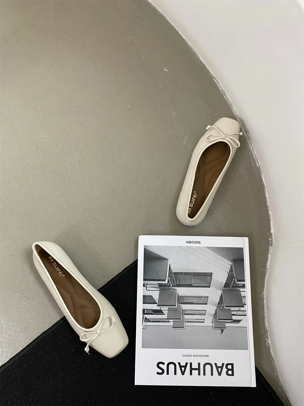 Gentle Fairy Style Flat Bottom Single Shoes Women's Spring 2025 New Butterfly Knot Square Head Silver Color Bean Shoes