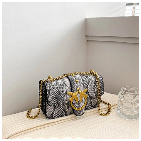 Light Luxury Elegant Retro Niche Heavy Work Design Crossbody Bag Stylish High End Purse for Women