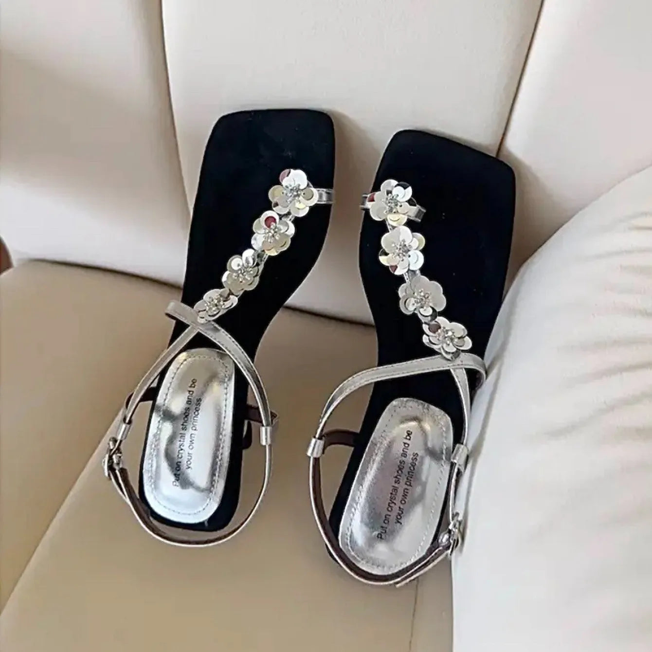 Luxury Crystal Women Sandals Fashion Low Heels Sandals Women Summer Open Toe Flip Flops Brand Designer Women Party Shoes