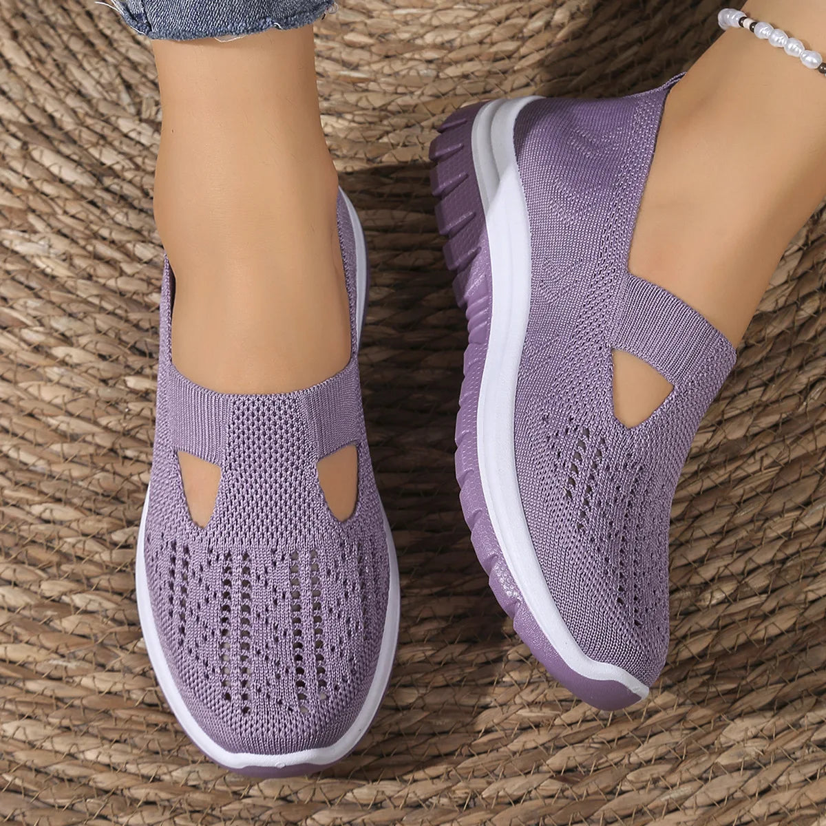Women's Casual Sports Shoes with Breathable Mesh, Fashionable and Versatile, Soft Soles, Comfortable and Casual 2026 New