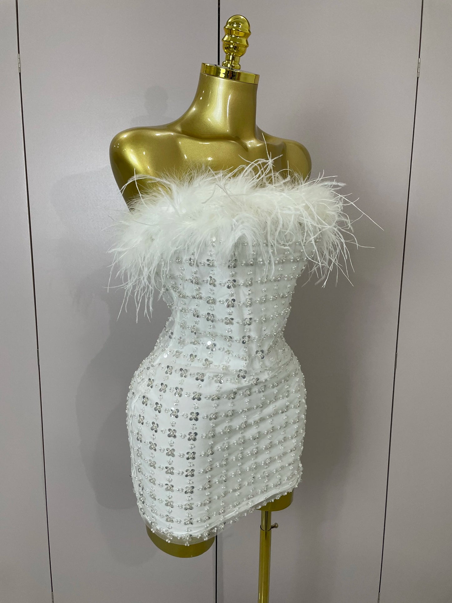Shinning White Feathers Sequins Straples Bodycon Mini Dress 2025 Women Fashion Celebrate Luxury Birthday Party Cocktail Dress