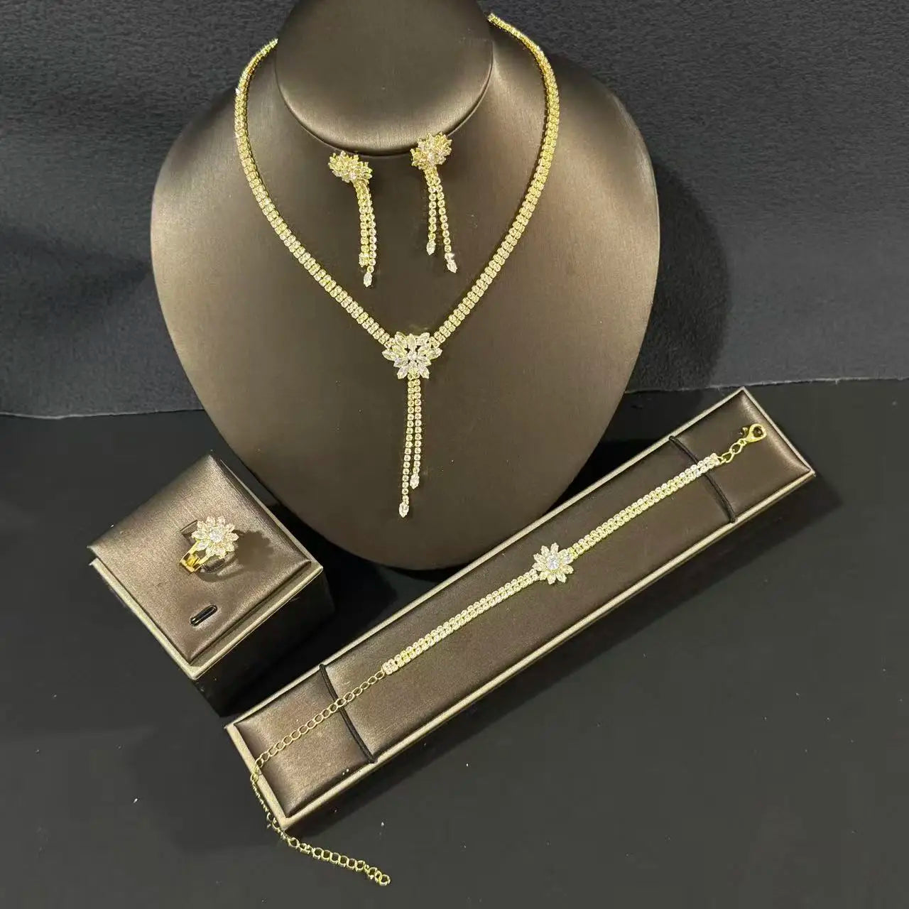 European and American jewelry necklace earrings bracelet ring five piece set European and American wedding accessories banquet d