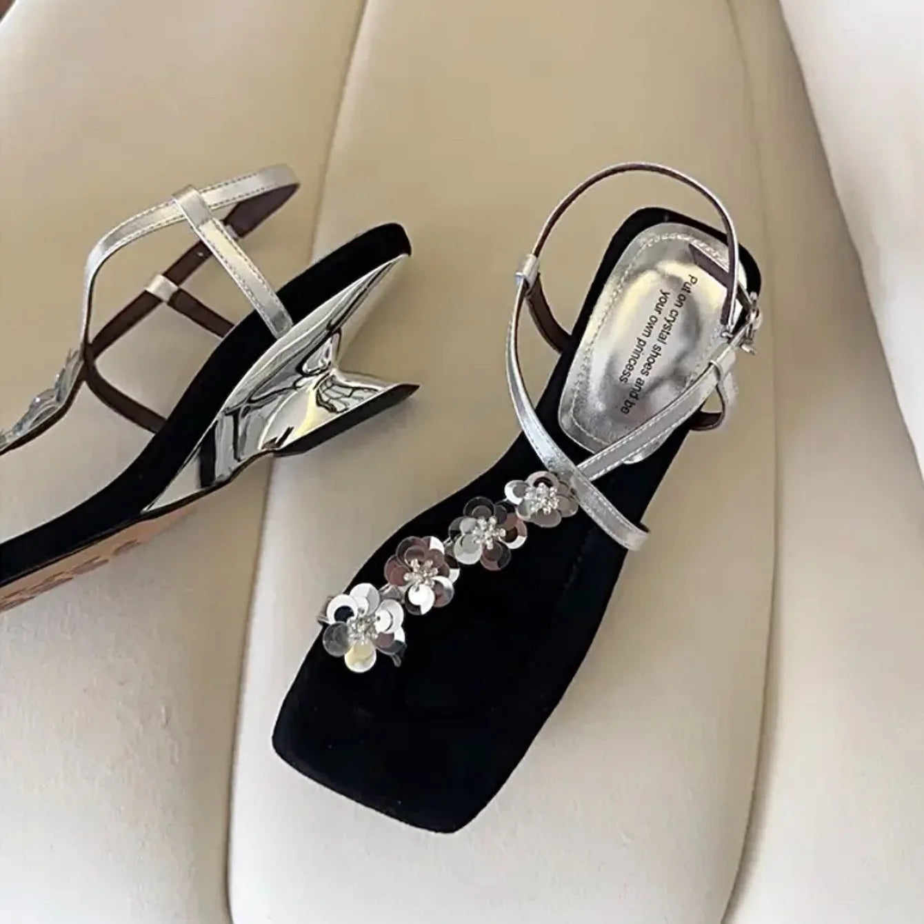 Luxury Crystal Women Sandals Fashion Low Heels Sandals Women Summer Open Toe Flip Flops Brand Designer Women Party Shoes