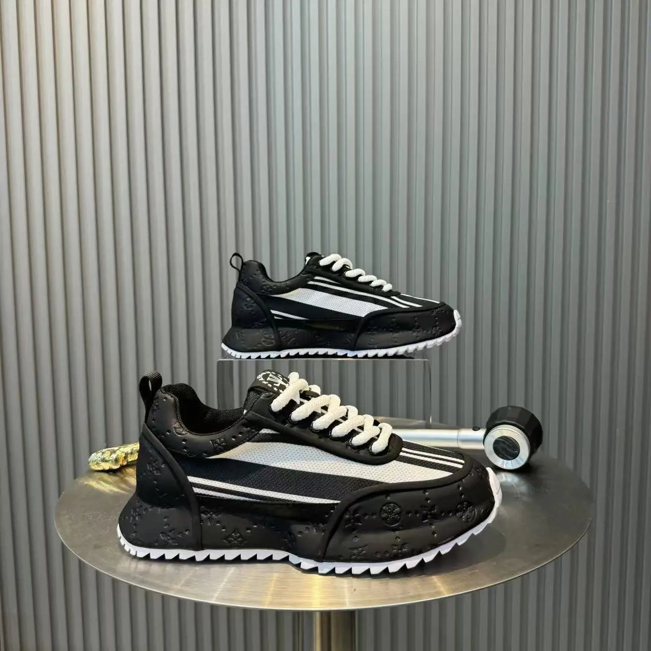 Leather Running Shoes Men Casual Shoes Outdoor Breathable Man Walking Lightweight Comfortable White Sneakers Tennis Sport Shoes