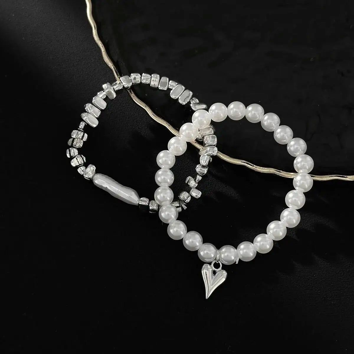 2Pcs/Set Elegant Imitation Pearl Bracelet for Women Bohemian Elastic Rope Chain Bracelet with Heart Pendant Jewelry Gift