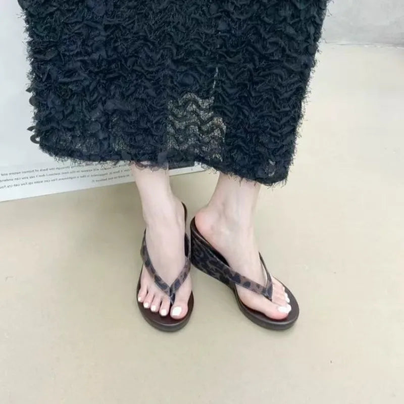 Women's Clip Toe Wedge Heel Slippers Summer Comfortable Outdoor Street Style Shoes Women's Sexy Leopard Print Slide Flip Flops