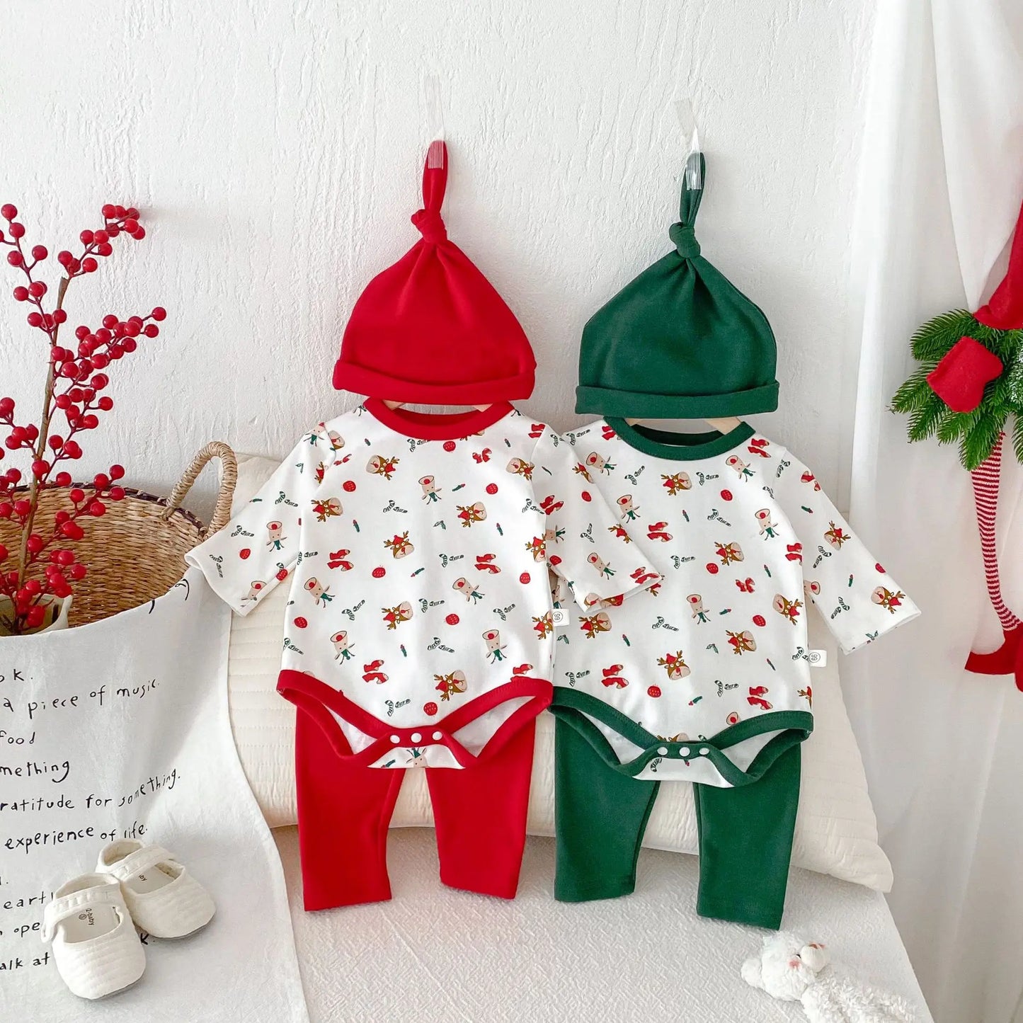 New Spring Autumn Baby Christmas Pajamas Set Long Sleeve Santa Print Bodysuit with Pants and Hat Infant Festive Sleepwear B6076