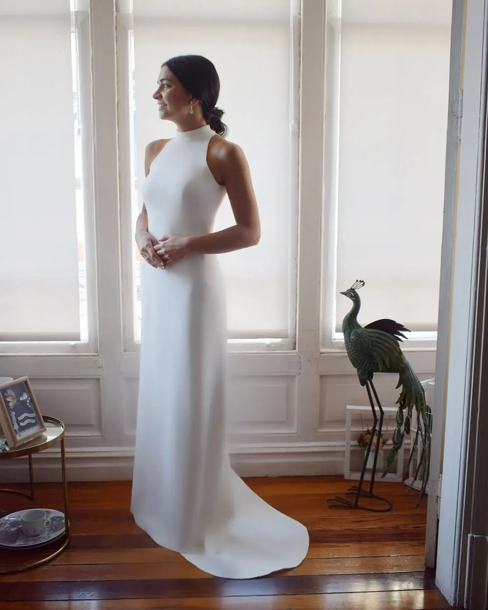 Customized Modern Bridal Dress 2025 Wedding Dress Halter Neck Backless Buttons Bridal Dress Elegant Sheath Wedding Party Dress