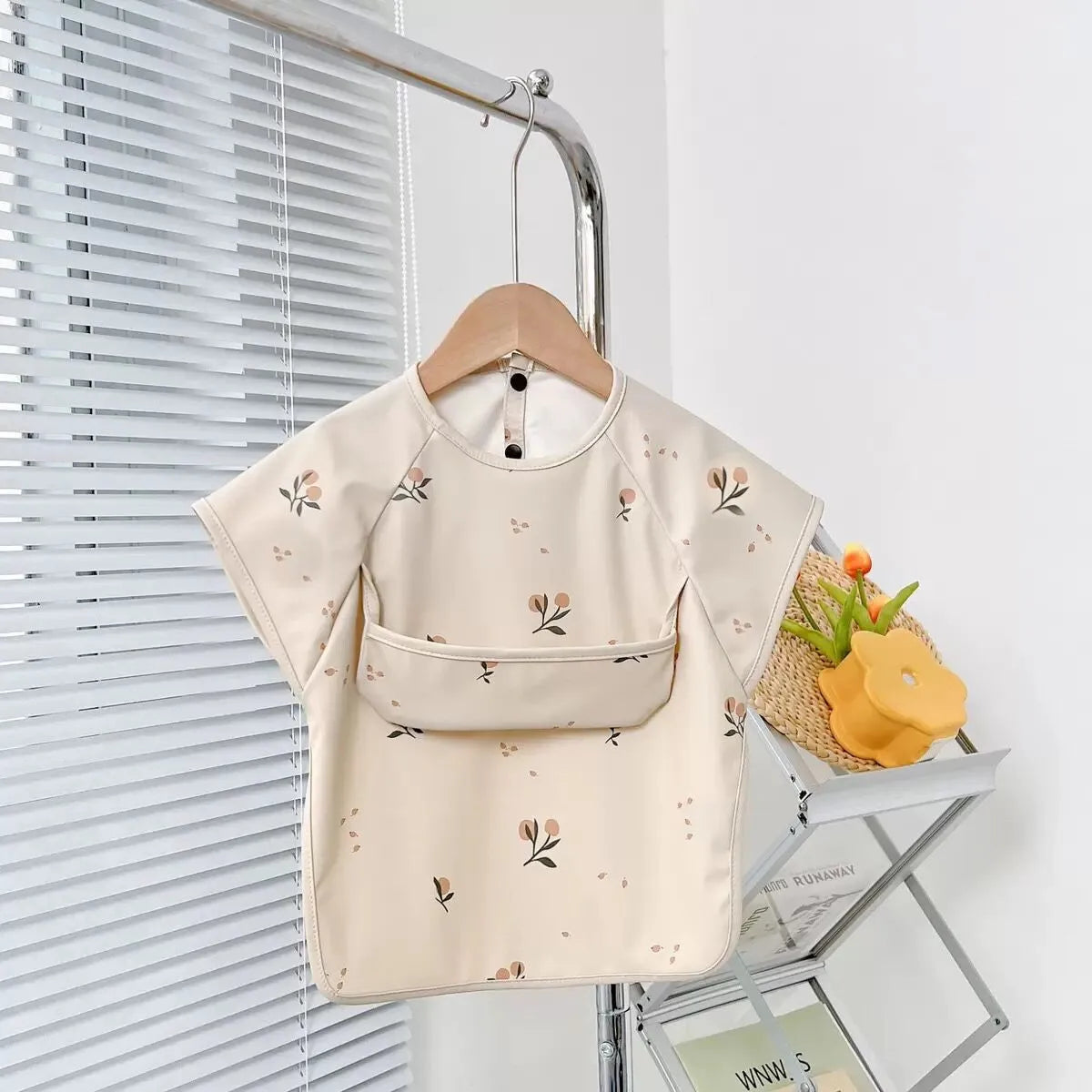 Newest Cute Baby Waterproof Bib Toddler Baberos Bavoir Short Sleeve Apron Cartoon Animals Children Feeding Smock Bib Baby Stuff