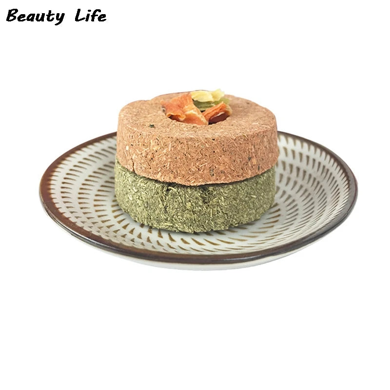 1pc Timothy Grass Cookie Molar Snacks Food Carrot Grass Cake Chew Toys For Small Animal Guinea Pig Chinchilla Rabbit Hamster