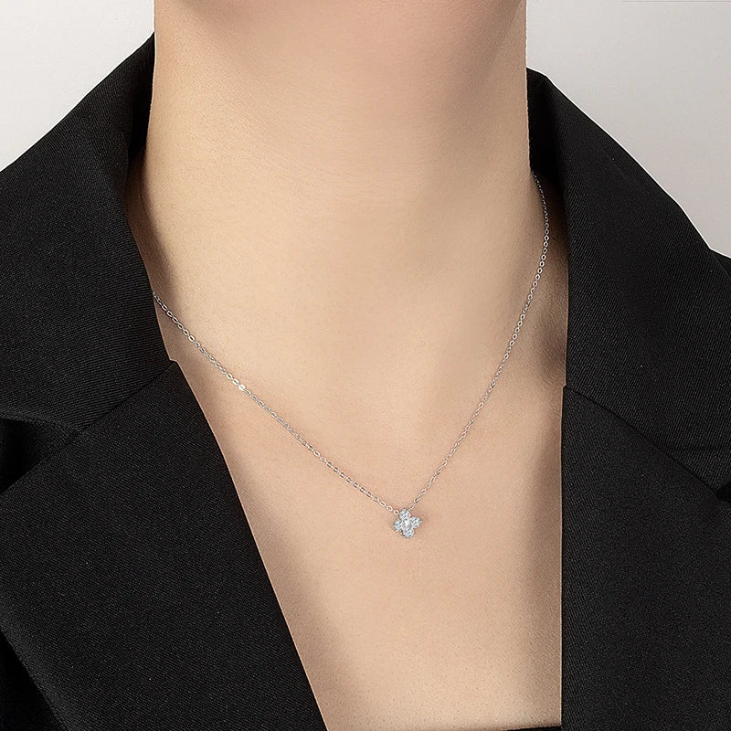 PERFANY All Moissanite Necklace for Women S925 Pure Silver Classic Clover Laboratory Diamond Pendant Fashion Jewelry