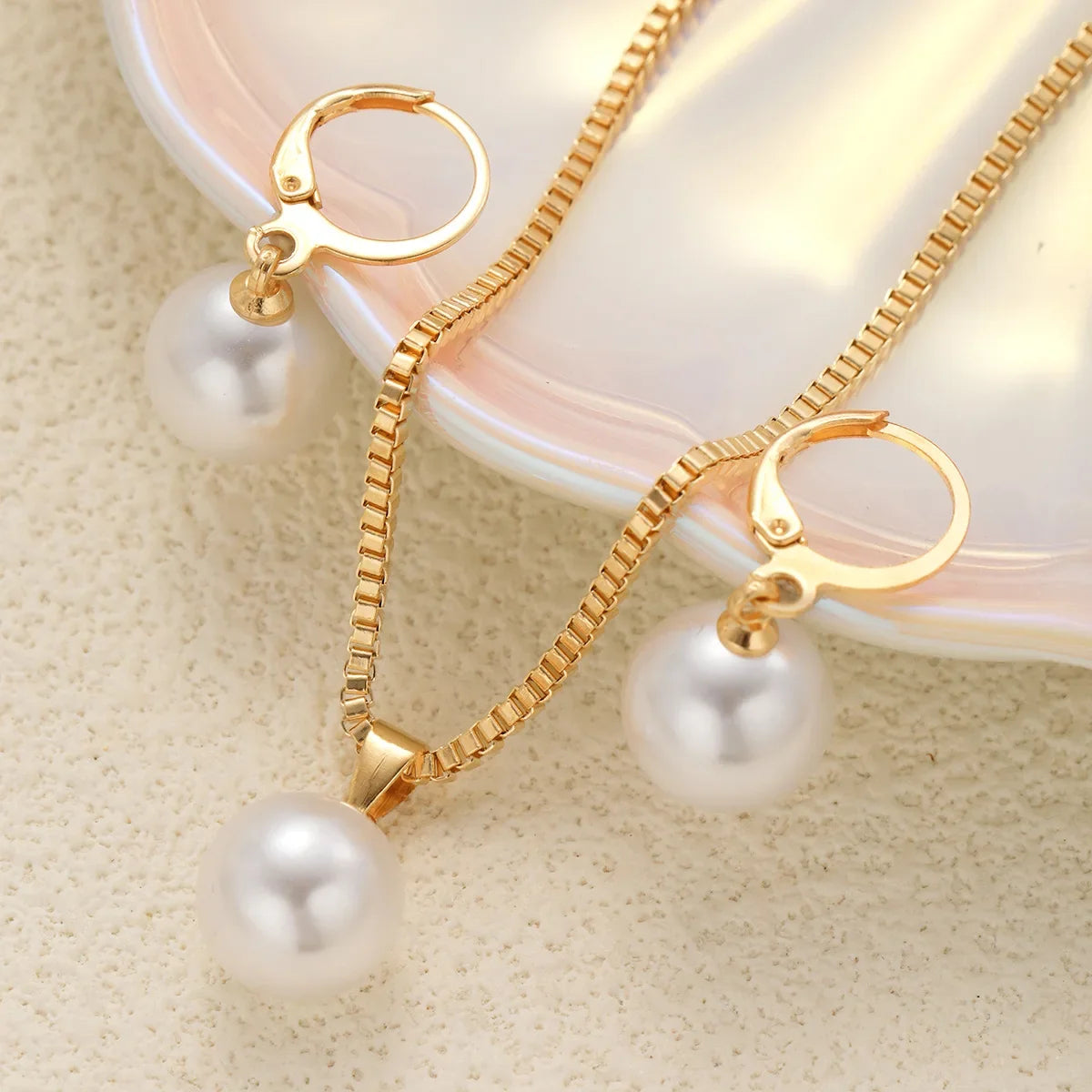 Stylish Pearl Jewelry Set for Women, Featuring Drop Earrings and Matching Necklace, Simple Elegant Everyday Wear and Party Acces