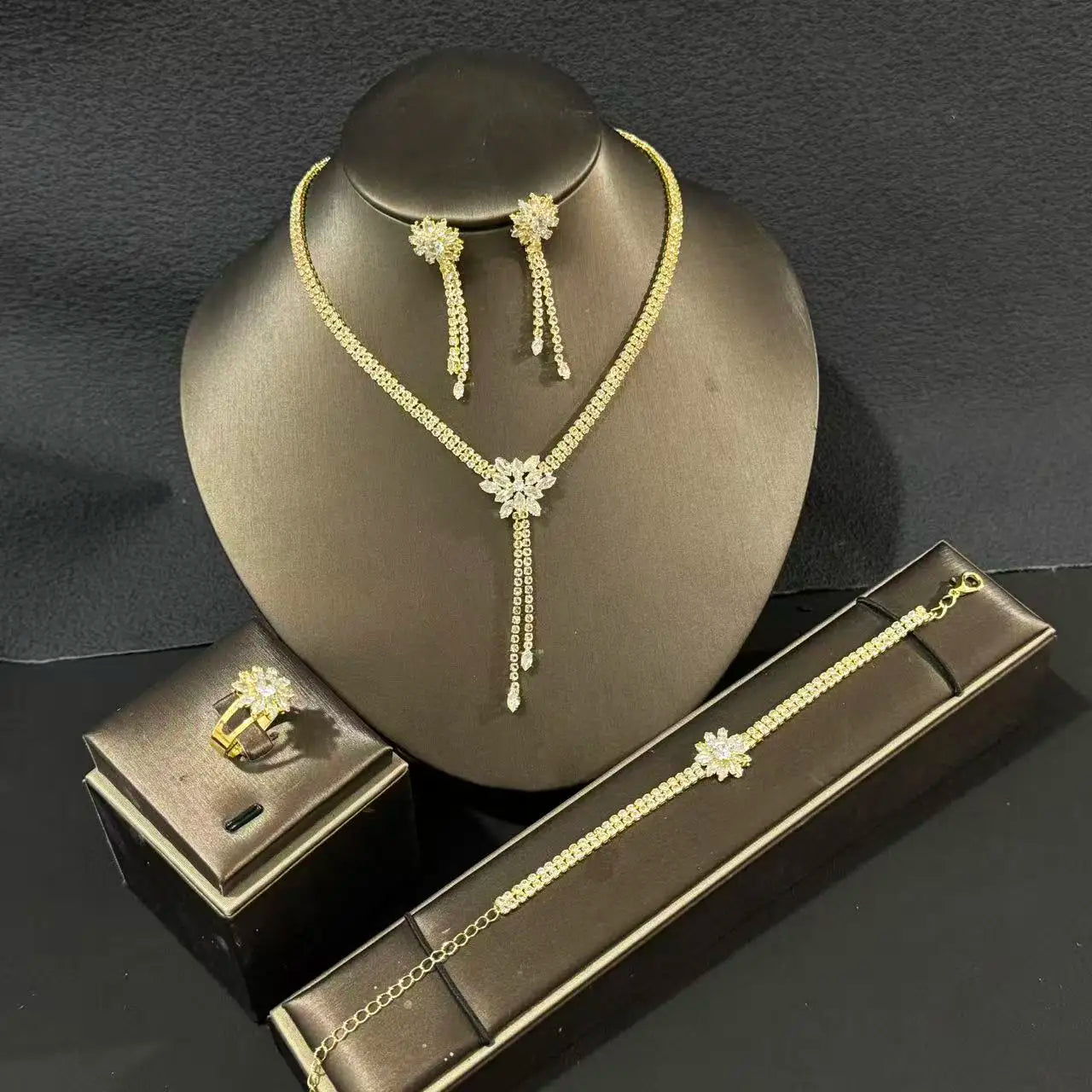 European and American jewelry necklace earrings bracelet ring five piece set European and American wedding accessories banquet d